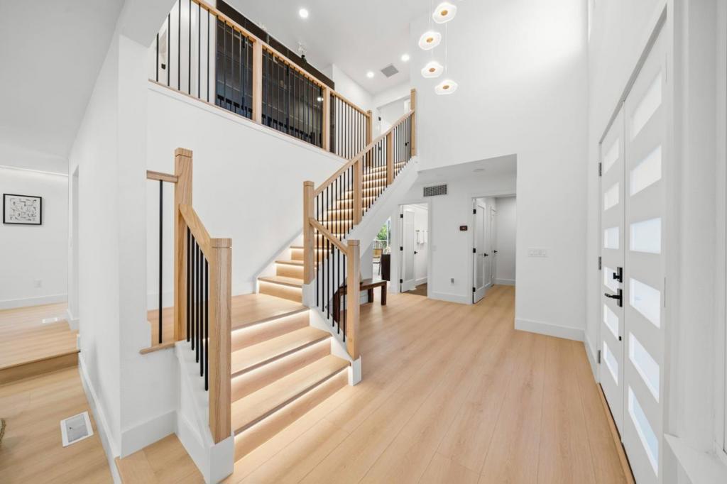 386 Curie Drive Property Photo 1