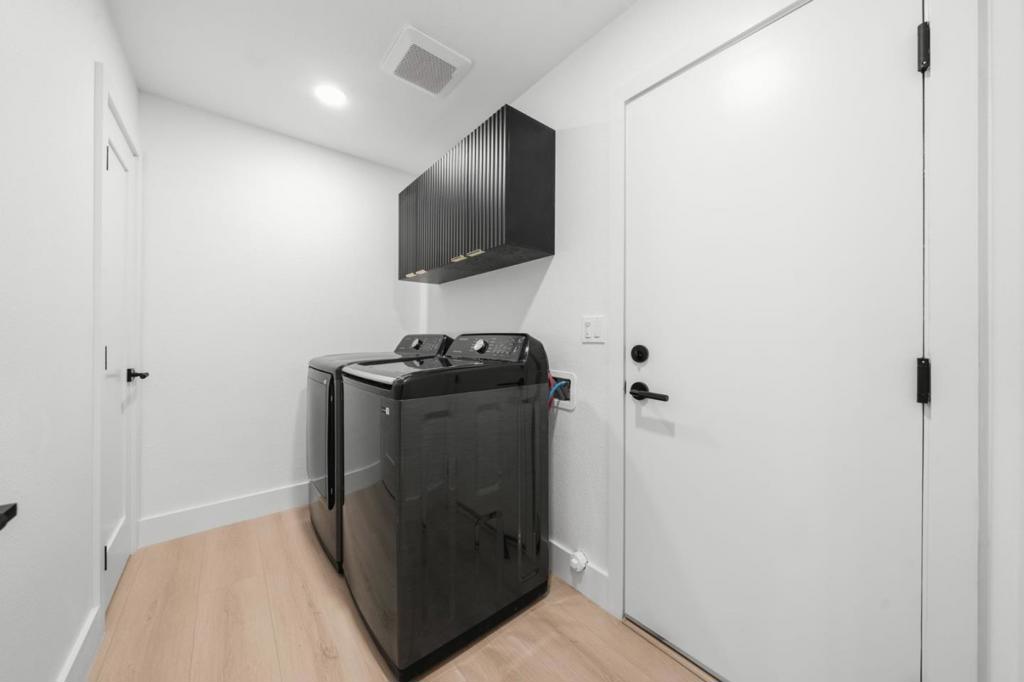 386 Curie Drive Property Photo 21