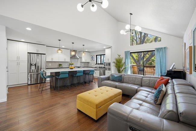 17070 Viewcrest Lane Property Photo