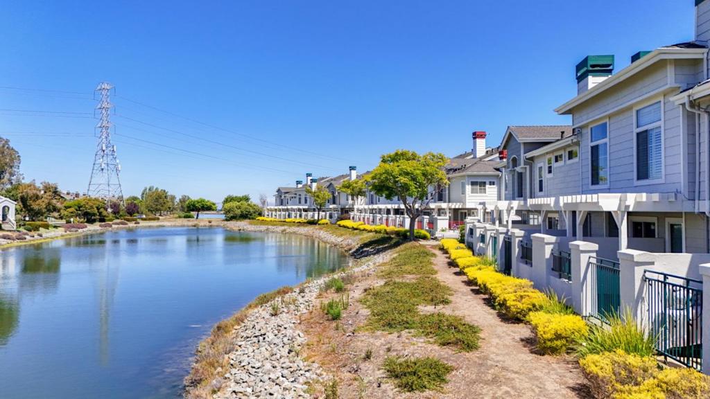 504 Shoal Circle Property Photo 1