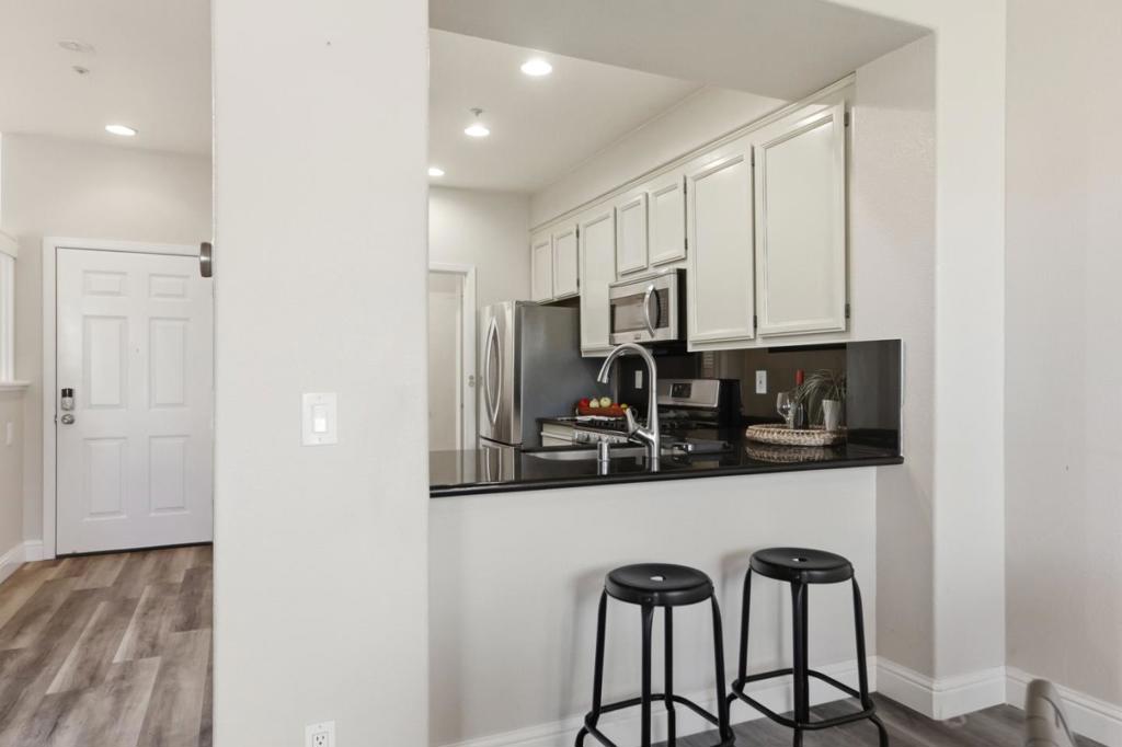 504 Shoal Circle Property Photo 8