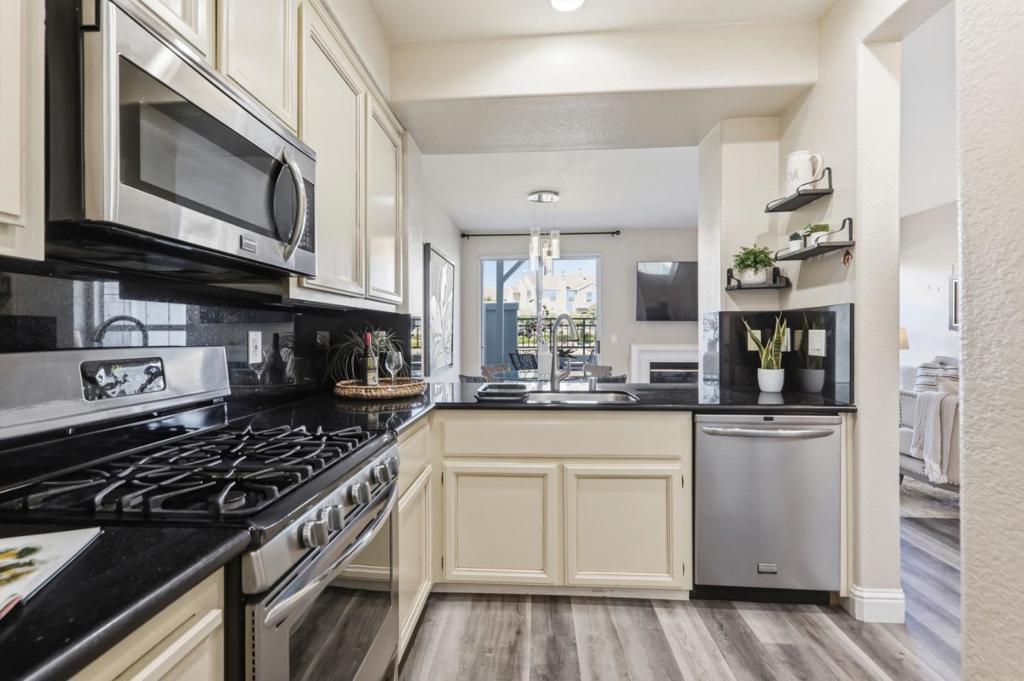 504 Shoal Circle Property Photo 13