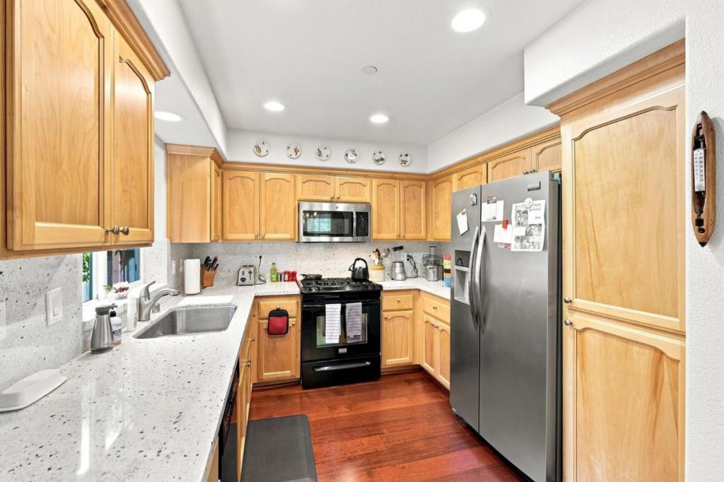 15 Windward Place Property Photo 8