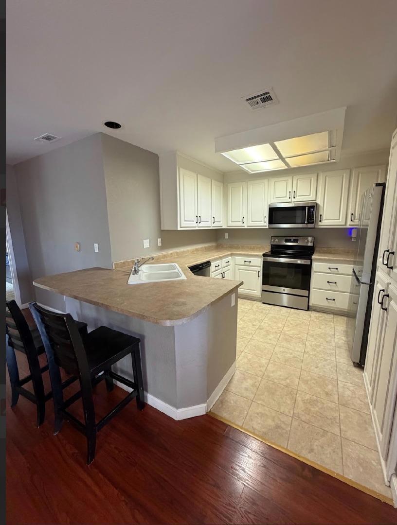 1635 W Swain Road Property Photo 3