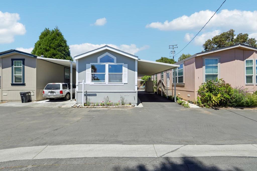 930 Rosedale Avenue 2 Property Photo 2