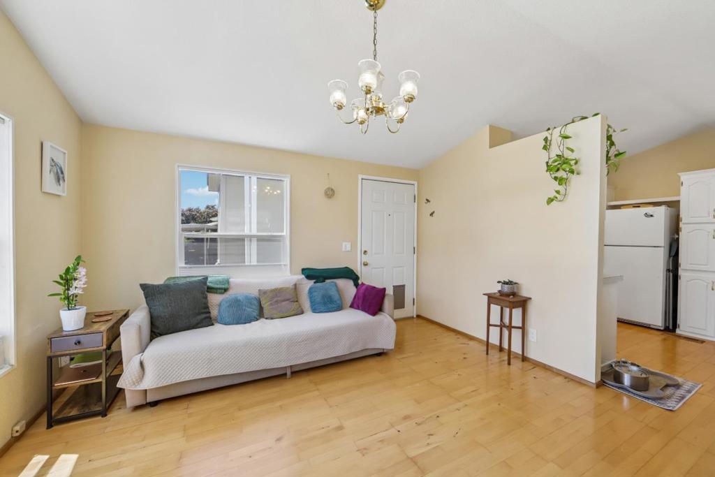 930 Rosedale Avenue 2 Property Photo 6