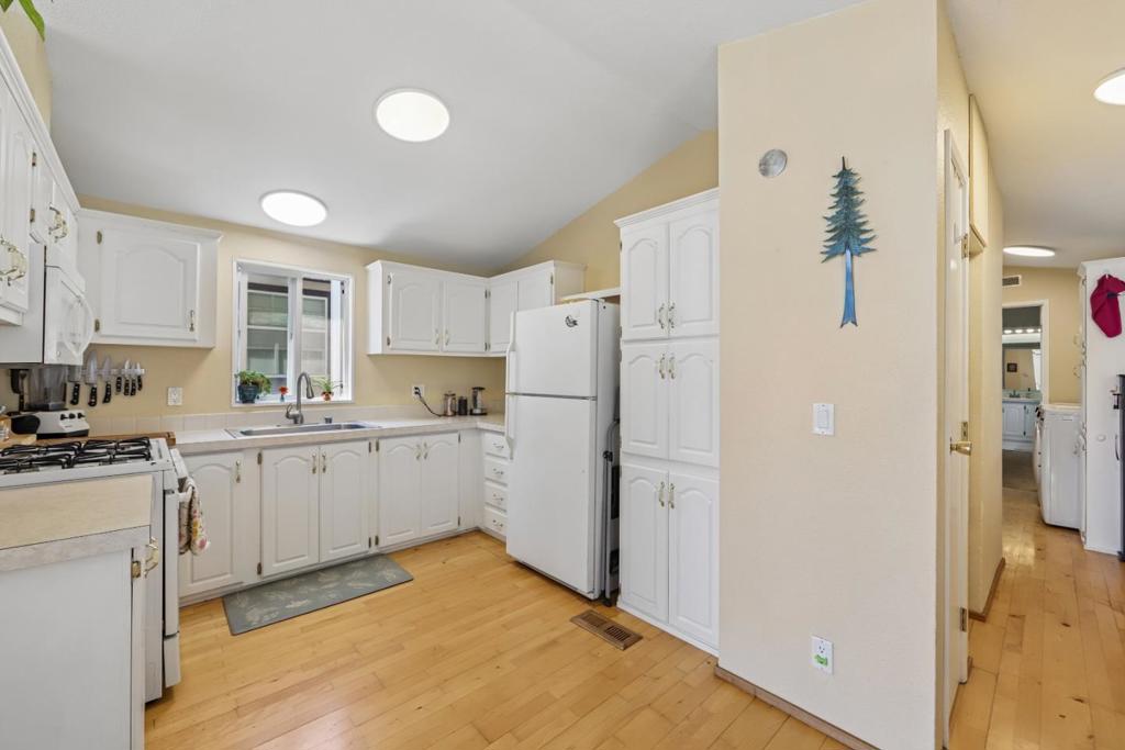 930 Rosedale Avenue 2 Property Photo 7