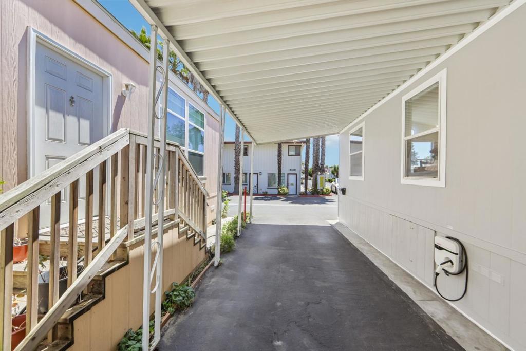 930 Rosedale Avenue 2 Property Photo 19