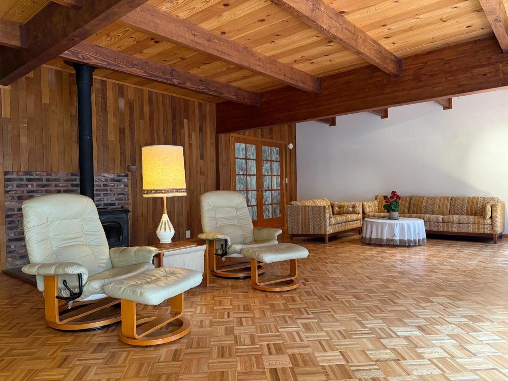 2624 Indian Rock Road Property Photo 18
