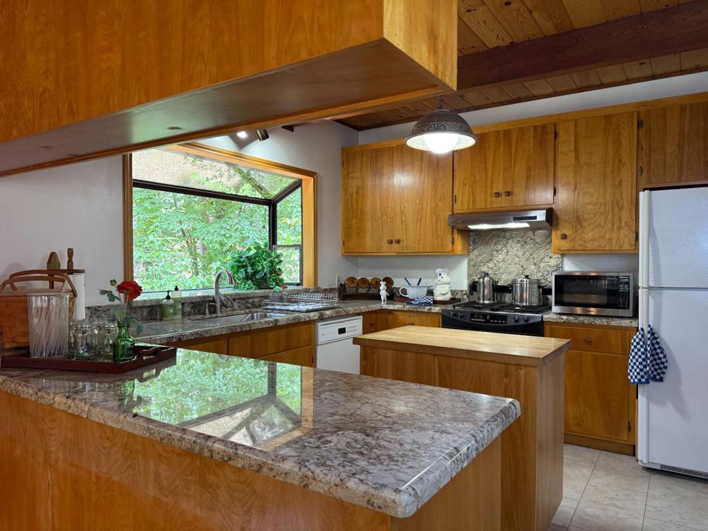 2624 Indian Rock Road Property Photo 21