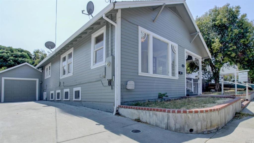 206 Crest Street Property Photo 2