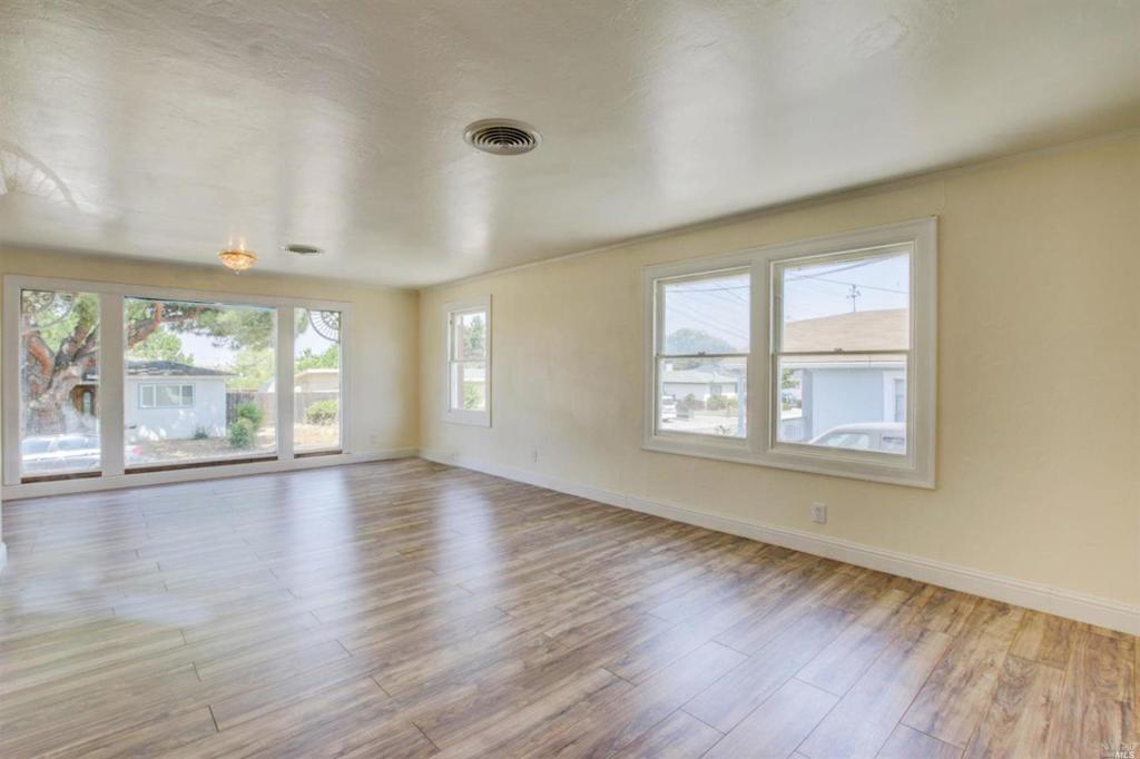 206 Crest Street Property Photo 3