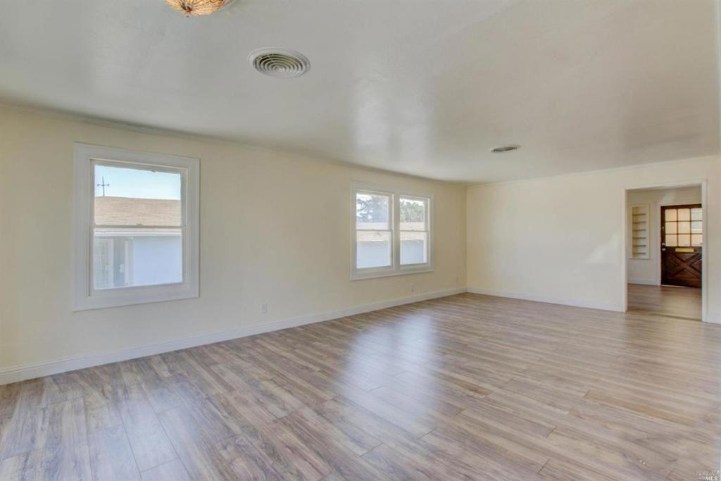206 Crest Street Property Photo 4