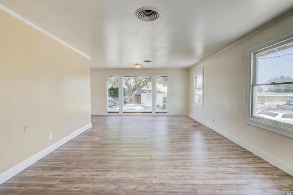 206 Crest Street Property Photo 5