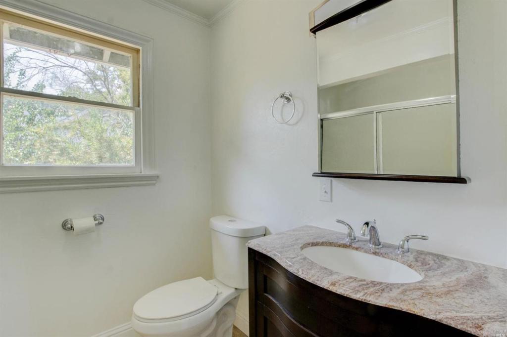 206 Crest Street Property Photo 8