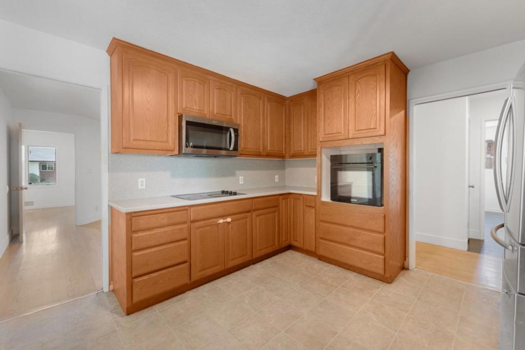 2704 Westchester Lane Property Photo 9