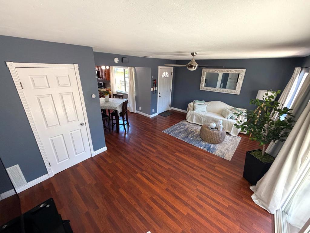 12741276 Flora Avenue Property Photo 13