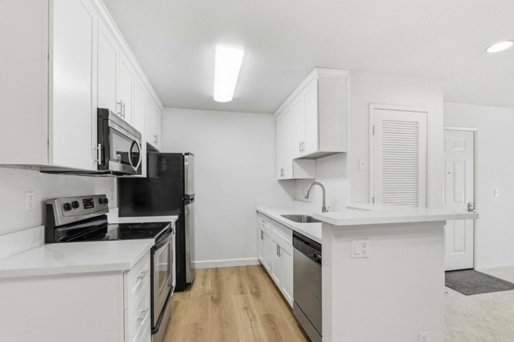 2728 Somerset Park Circle Property Photo 11