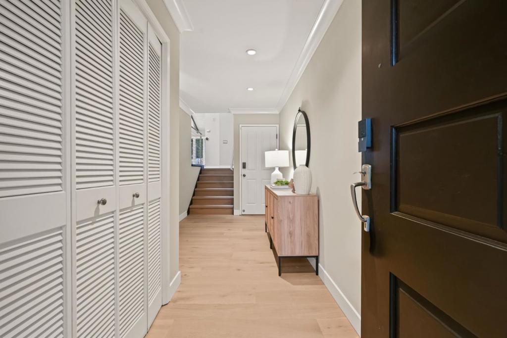 184 Sand Hill Circle Property Photo 3