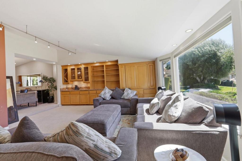 6124 Corte De La Reina Property Photo 10
