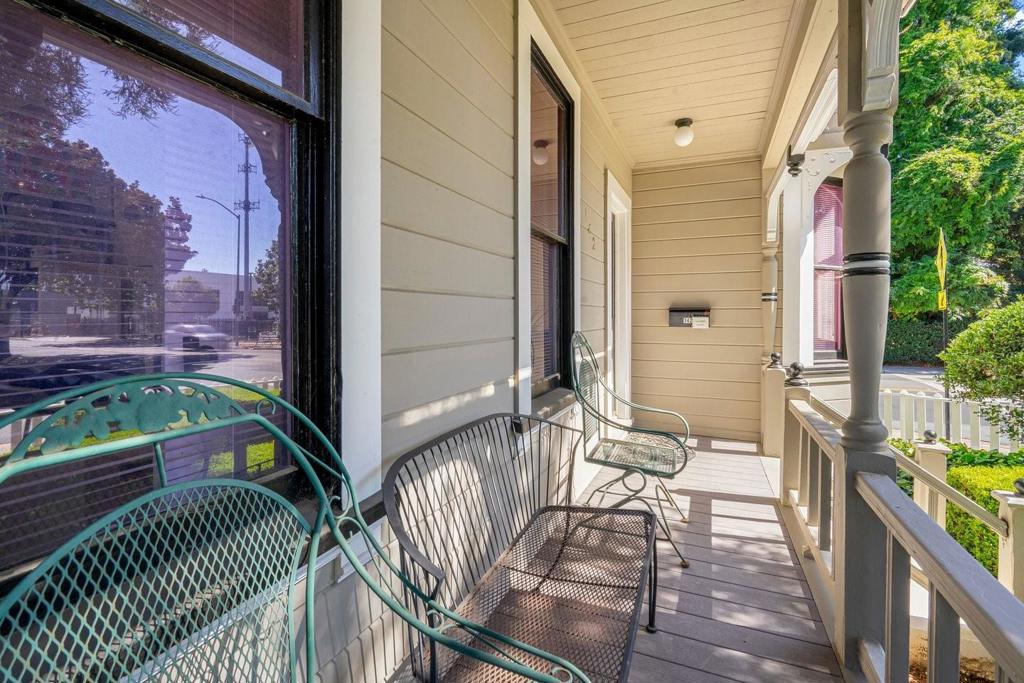 142 N Central Avenue Property Photo 25