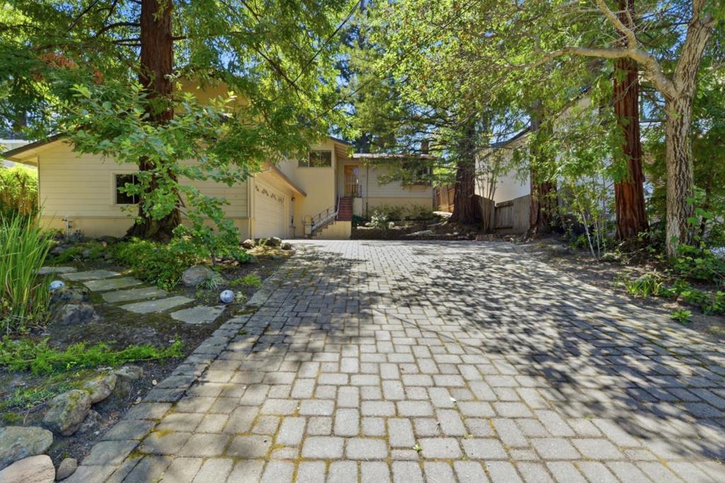 1265 Altschul Avenue Property Photo 1
