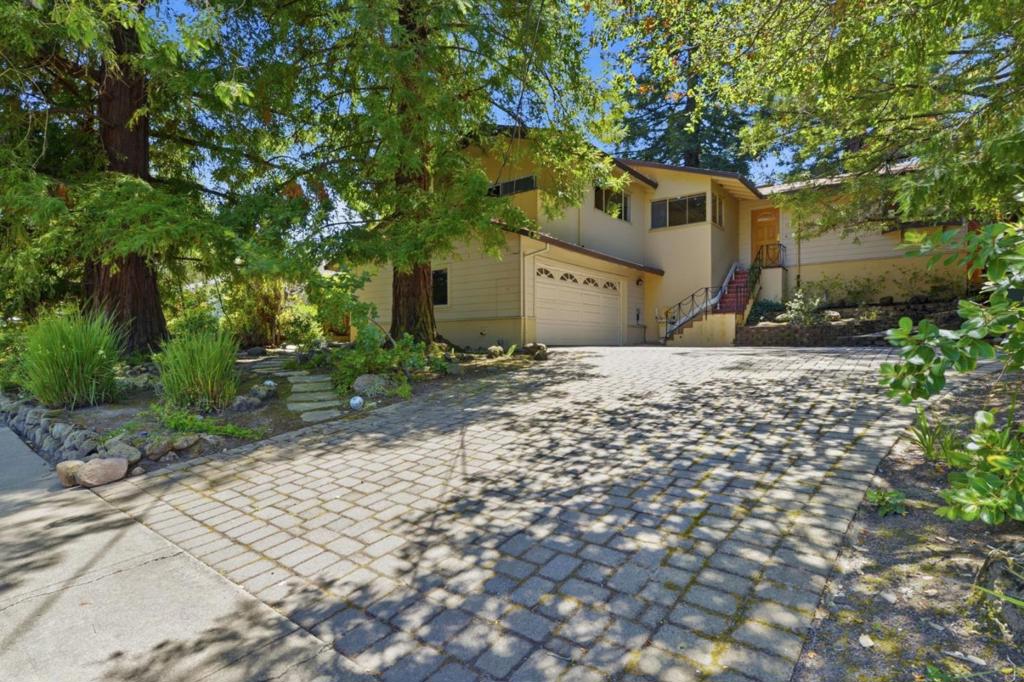 1265 Altschul Avenue Property Photo 2
