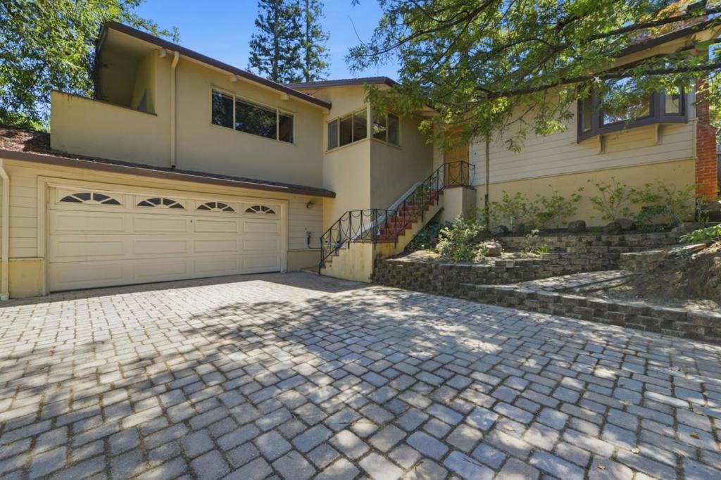 1265 Altschul Avenue Property Photo 3