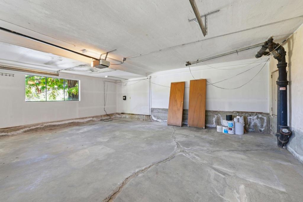 1265 Altschul Avenue Property Photo 22
