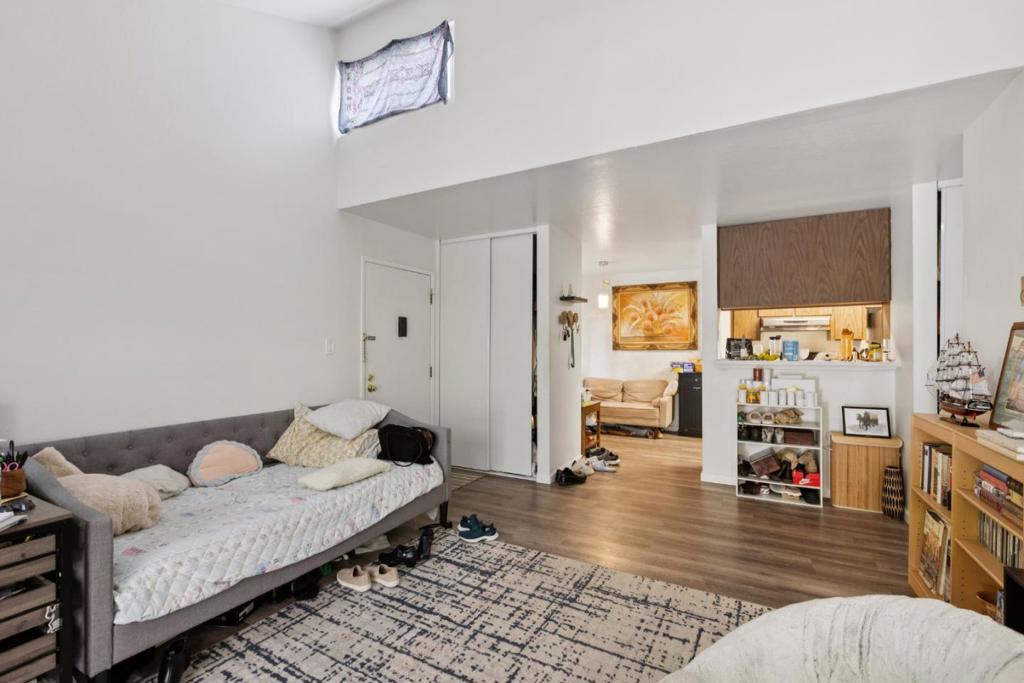 1411 Oxford Street Property Photo 6