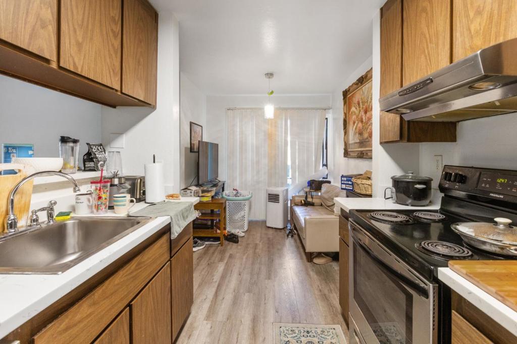 1411 Oxford Street Property Photo 10