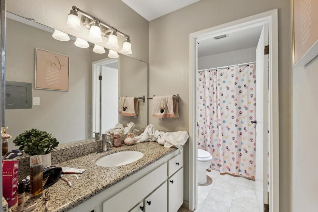 1411 Oxford Street Property Photo 40