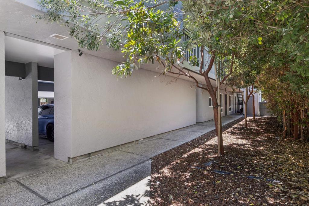 1411 Oxford Street Property Photo 58