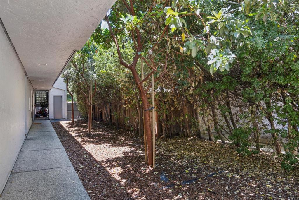 1411 Oxford Street Property Photo 59