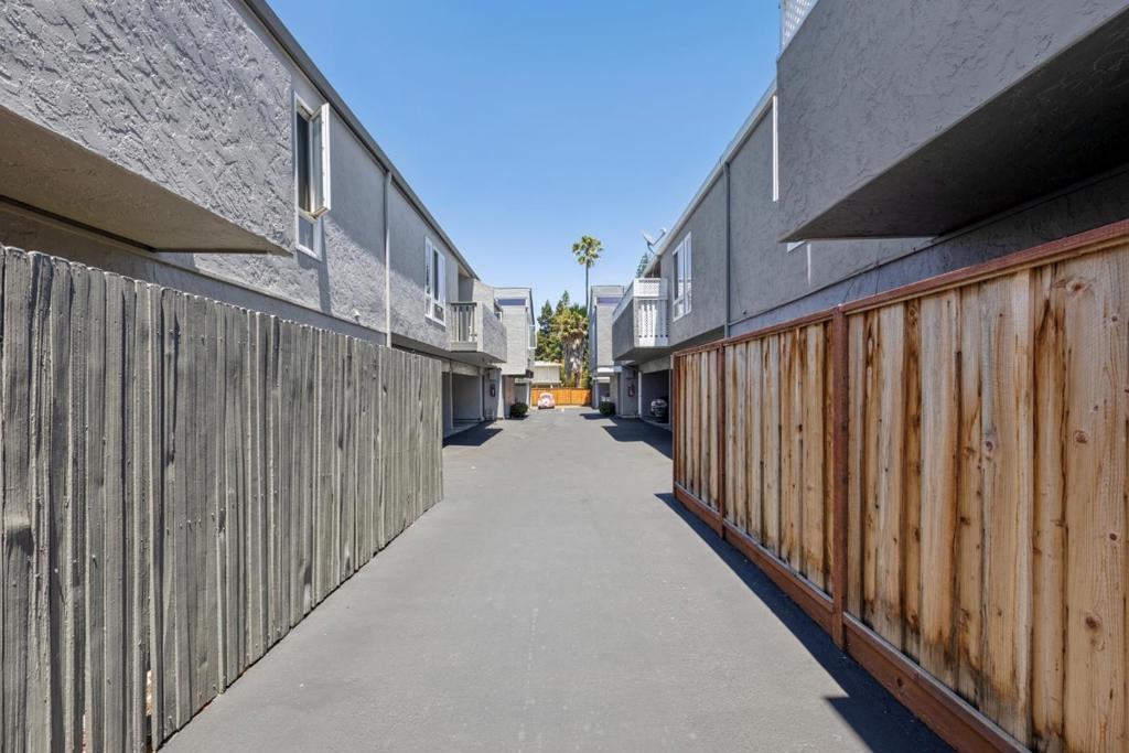 1411 Oxford Street Property Photo 60