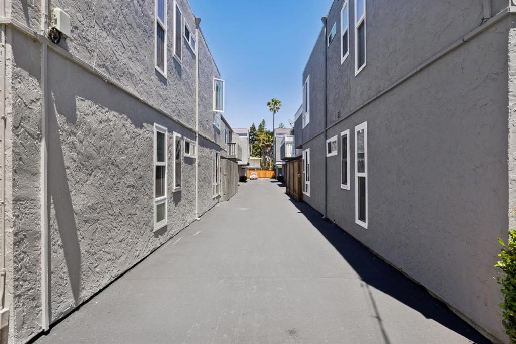 1411 Oxford Street Property Photo 61