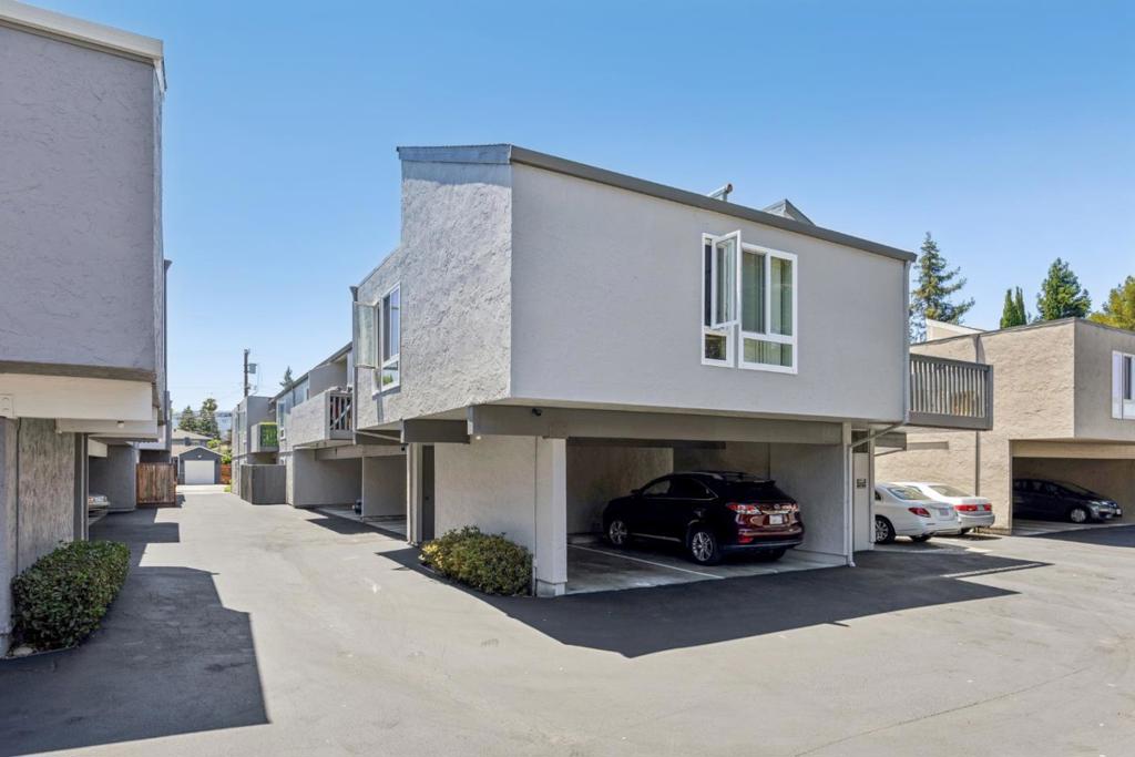 1411 Oxford Street Property Photo 67