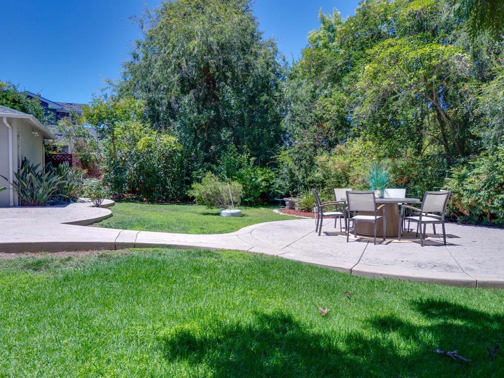 495 Arboleda Drive Property Photo 39