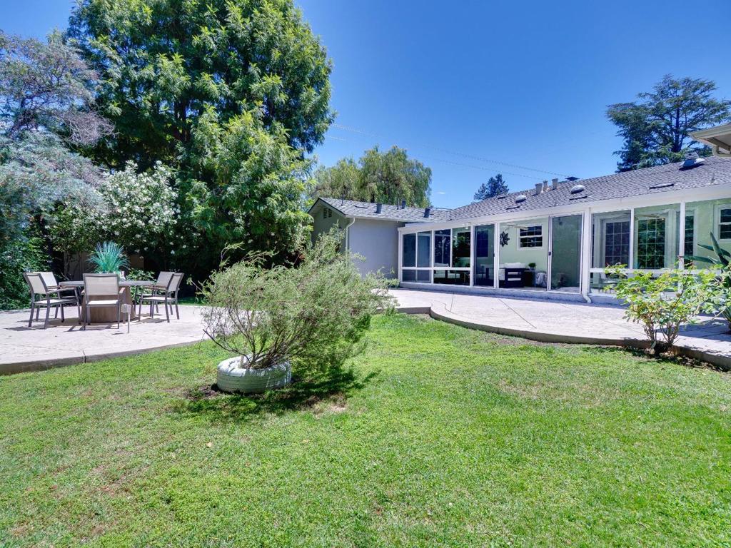 495 Arboleda Drive Property Photo 42