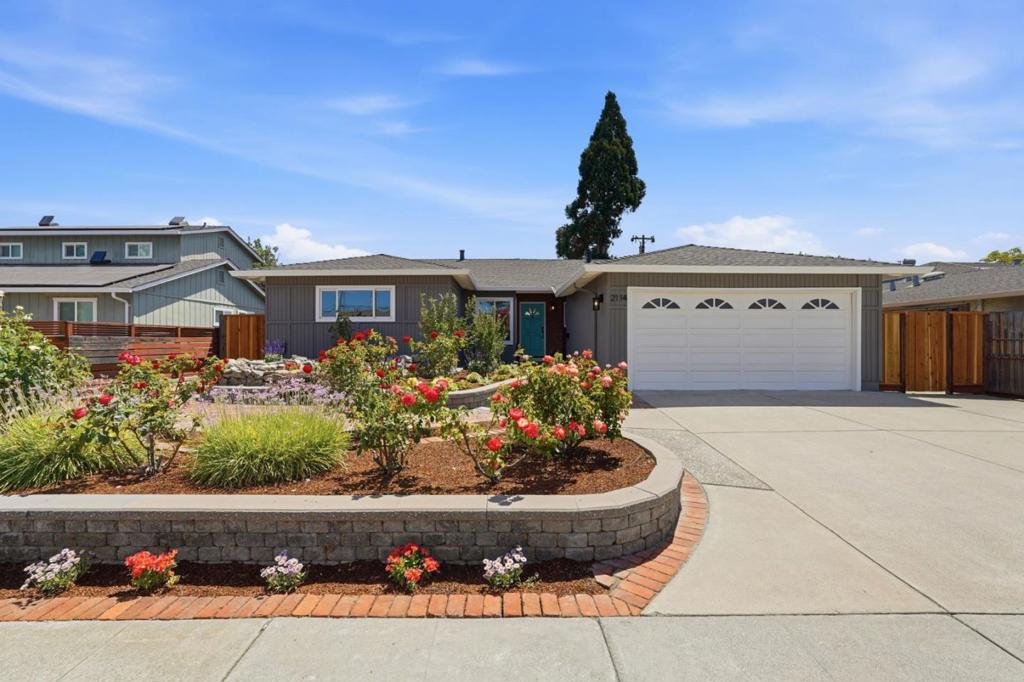2114 La Miel Way Property Photo 1