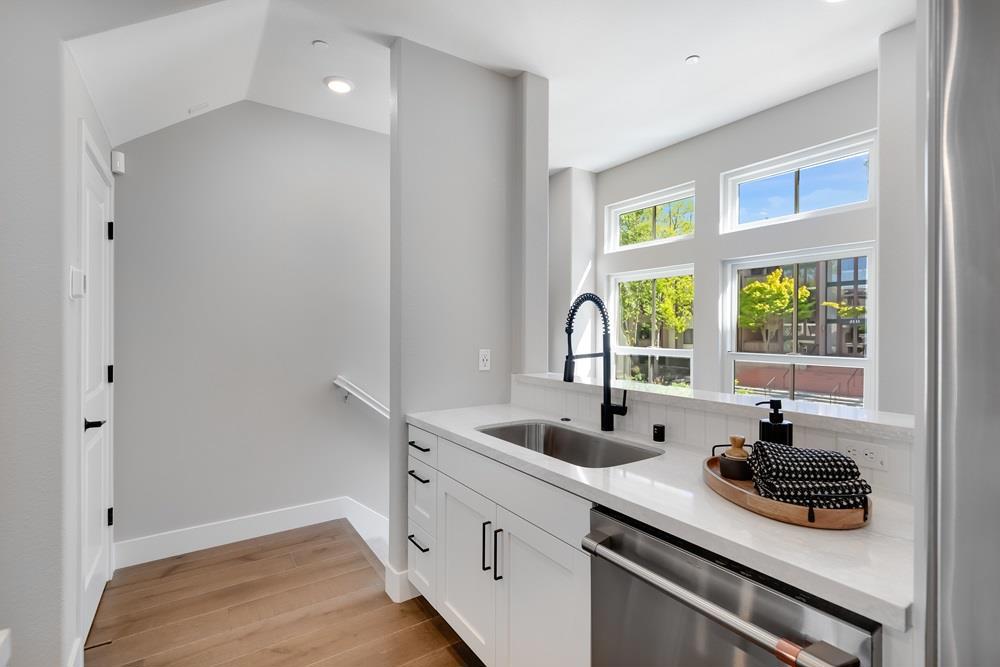 2112 Latham Street Property Photo 14