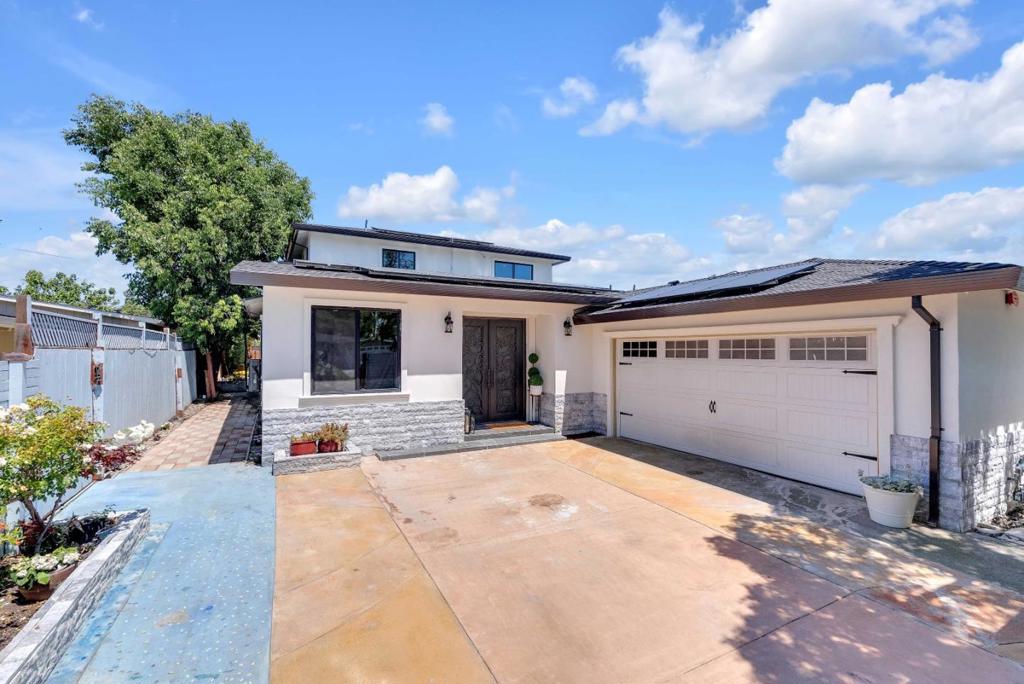 727 Lakehaven Drive Property Photo 3
