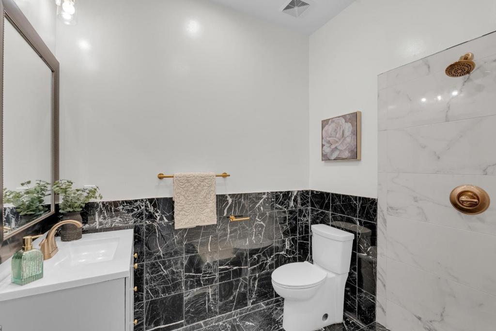 727 Lakehaven Drive Property Photo 24