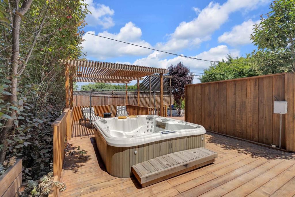 727 Lakehaven Drive Property Photo 45