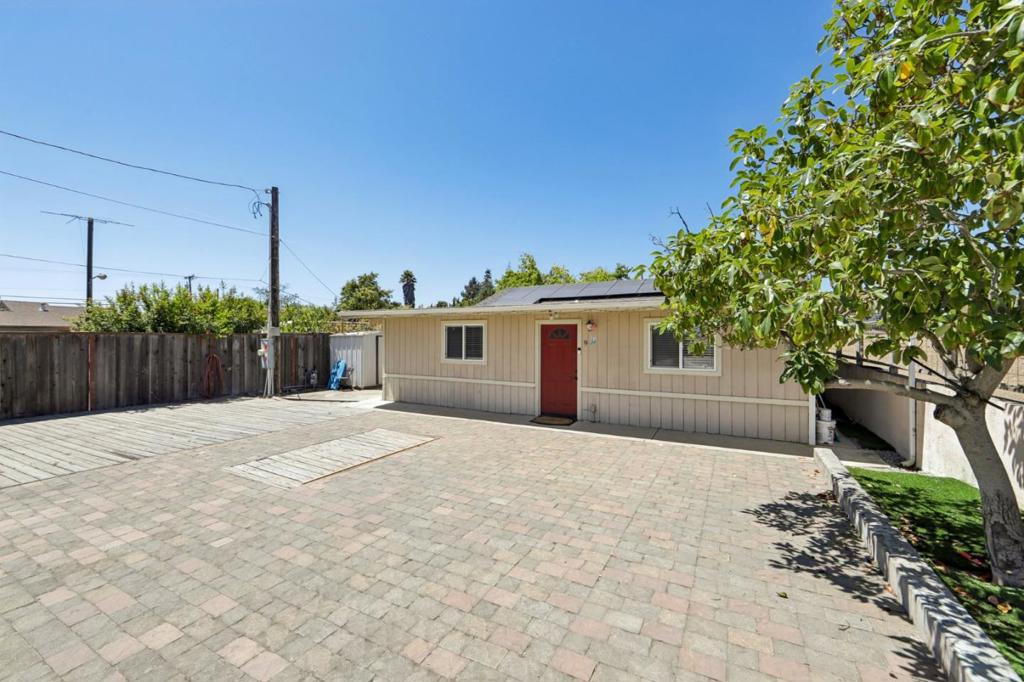 9 Hughes Road Property Photo 3