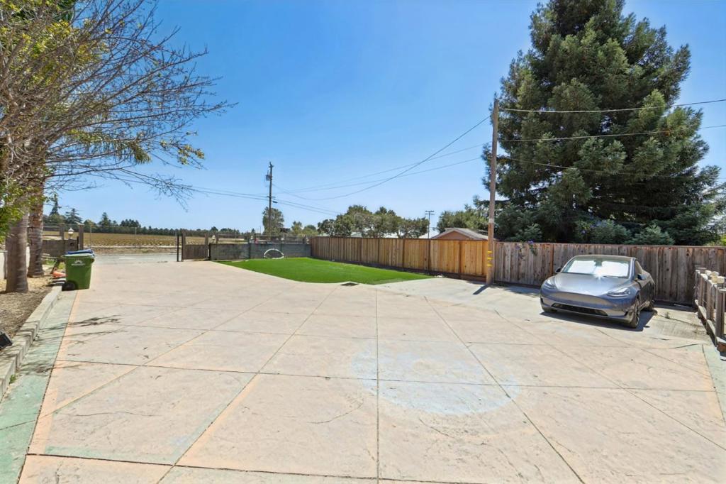 9 Hughes Road Property Photo 4