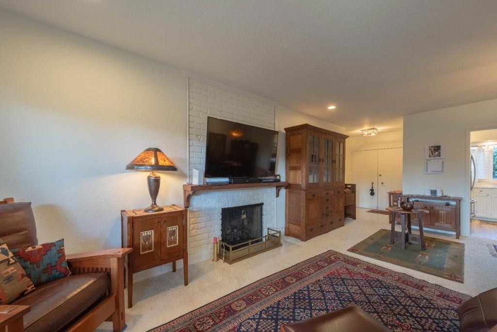 120 Del Mesa Carmel Property Photo 6