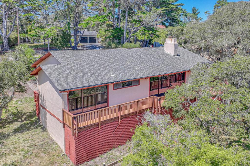1052 San Carlos Road Property Photo 2