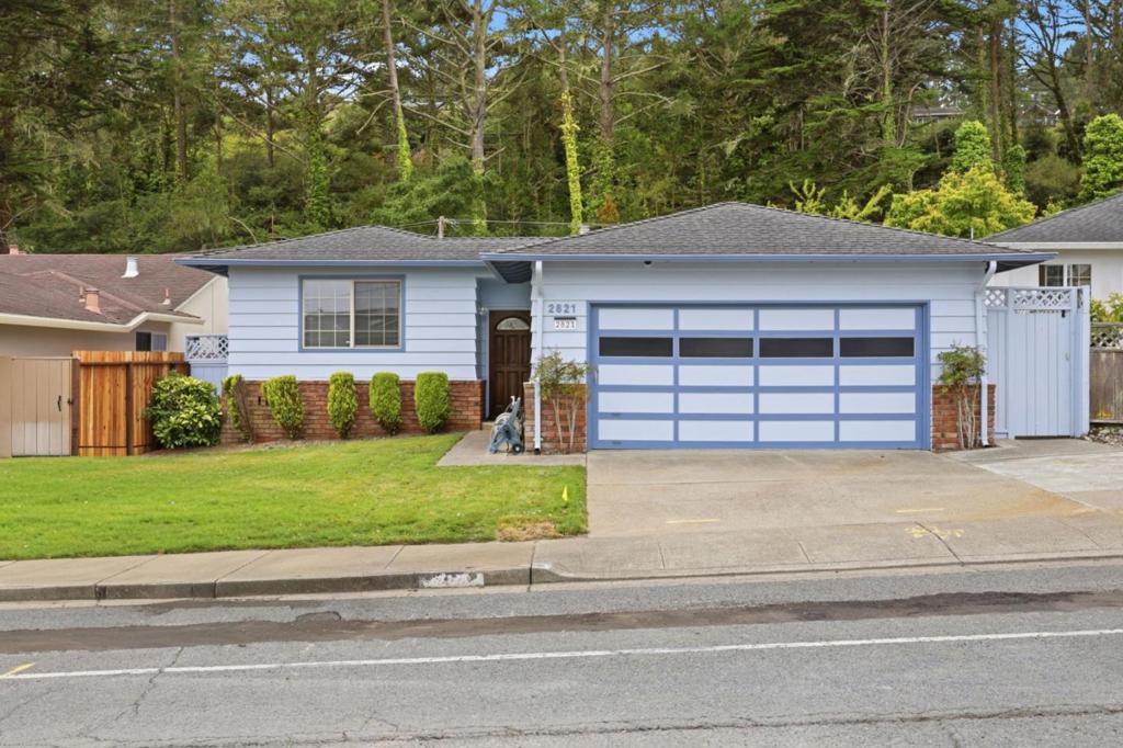 2821 Oakmont Drive Property Photo 1