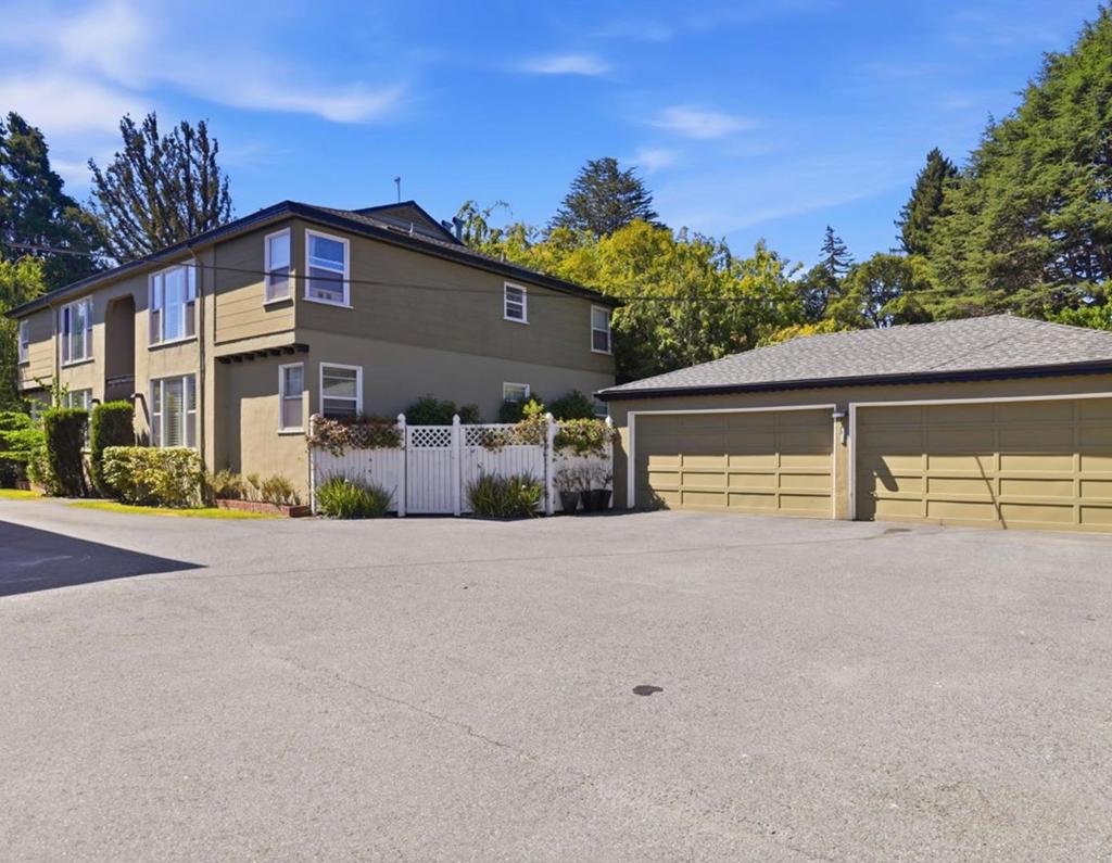16 W Bellevue Avenue Property Photo 3